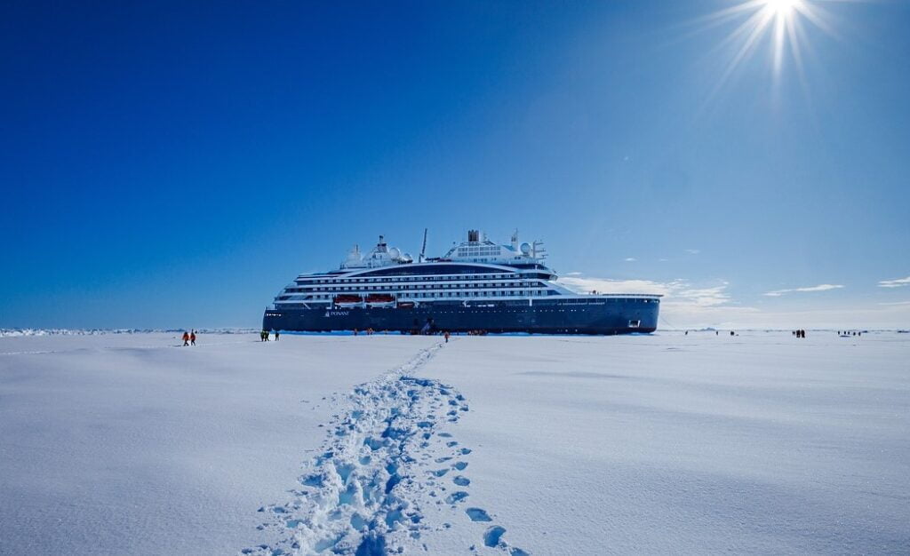 Expedition cruises bay