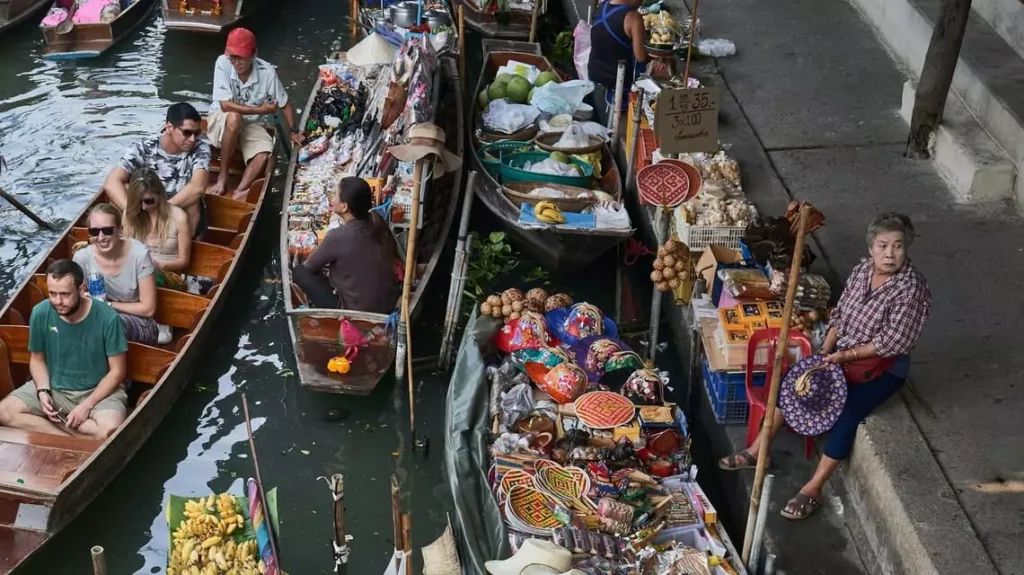 damnoen saduak floating market