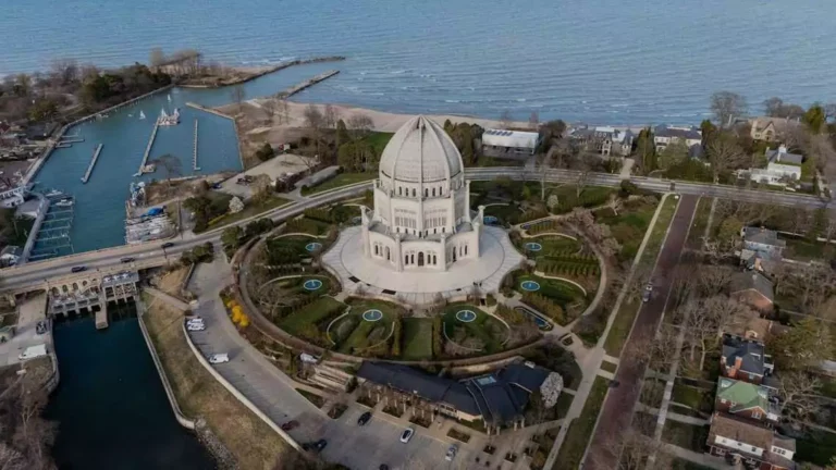 Senior citizen-friendly vacations near Illinois