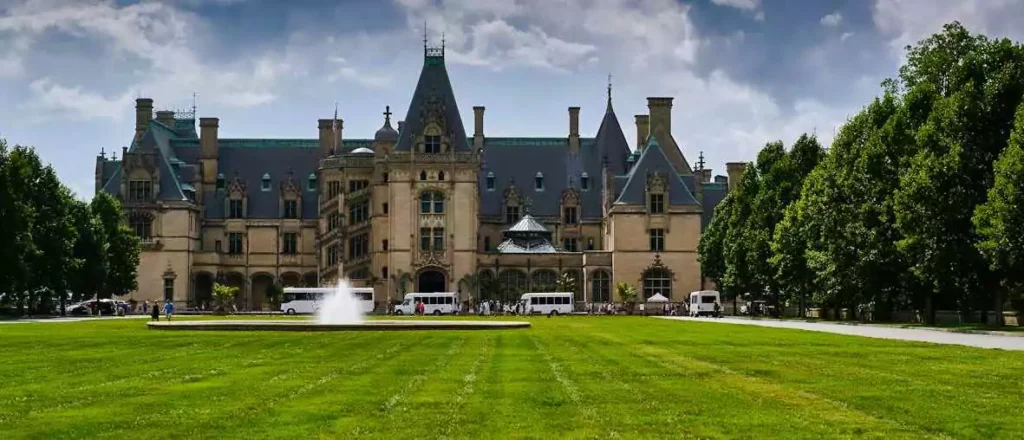Charming views make Asheville a perfect destination for senior explorers seeking beauty, comfort.